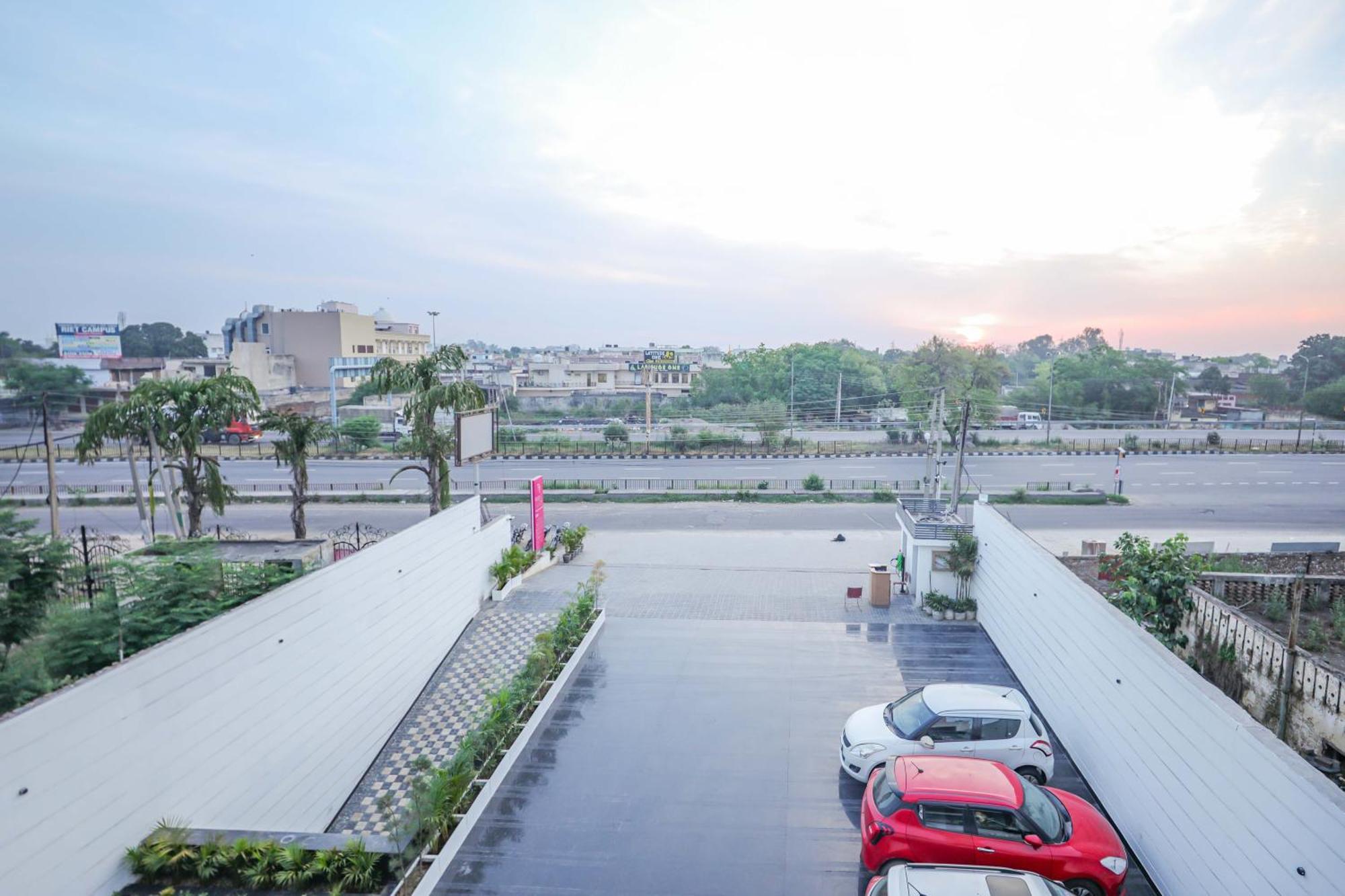 Regenta Place Phagwara By Royal Orchid Hotels Limited Eksteriør bilde